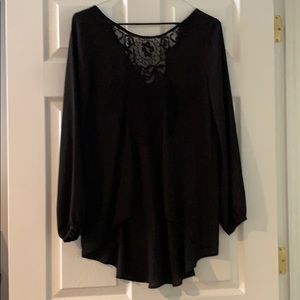 Cute detailed long sleeve top